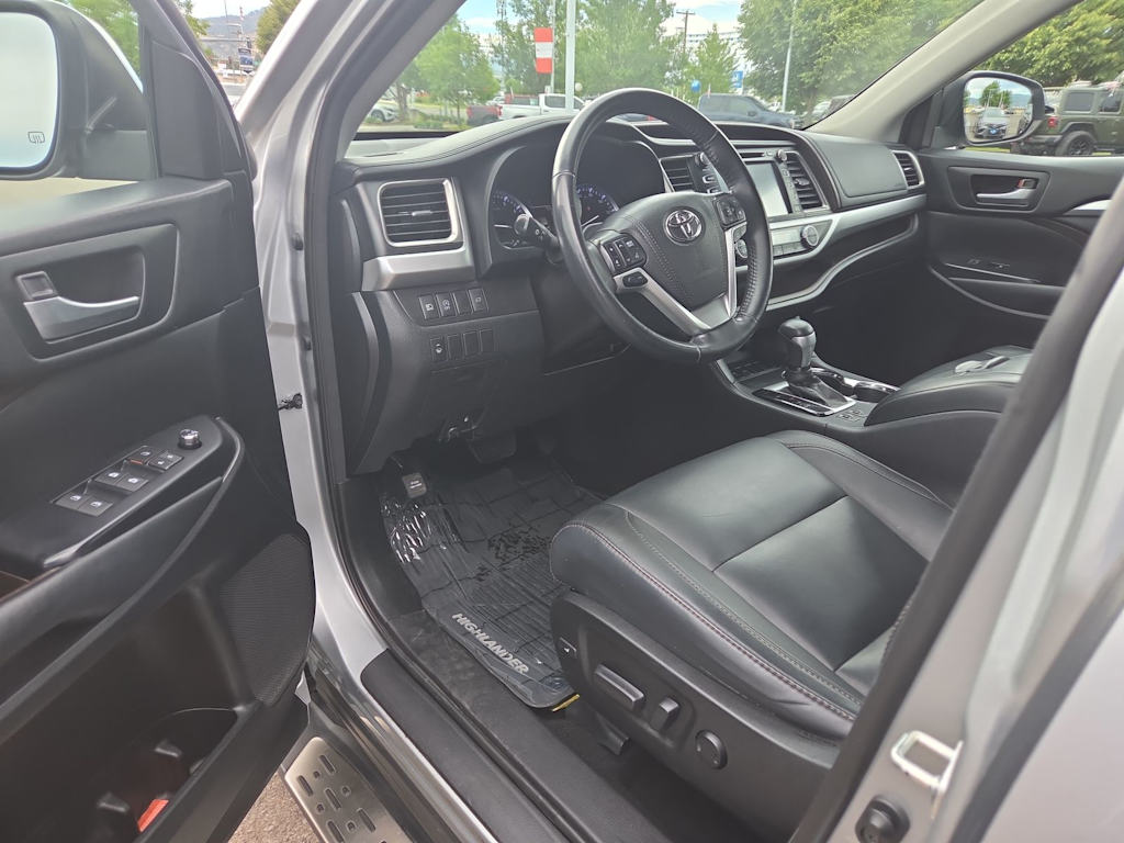Thumbnail: 2018 Toyota Highlander - 2