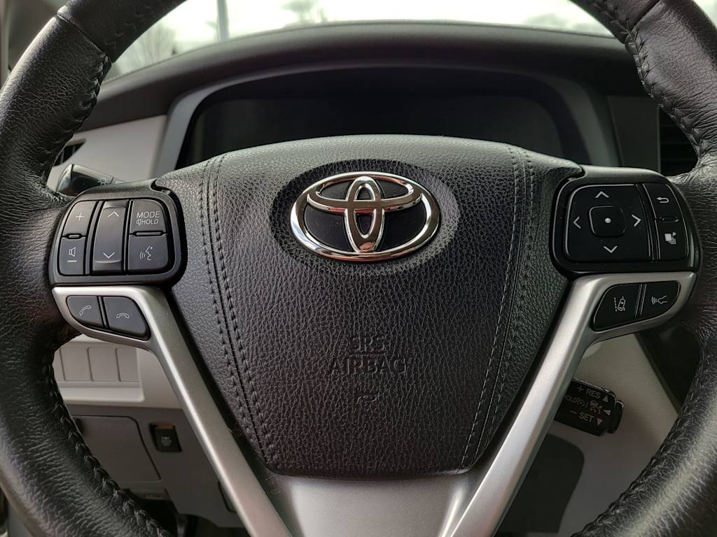 Thumbnail: 2020 Toyota Sienna - 28