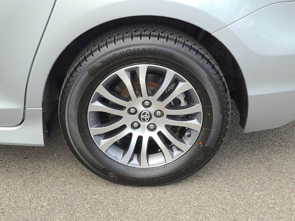 Thumbnail: 2020 Toyota Sienna - 8