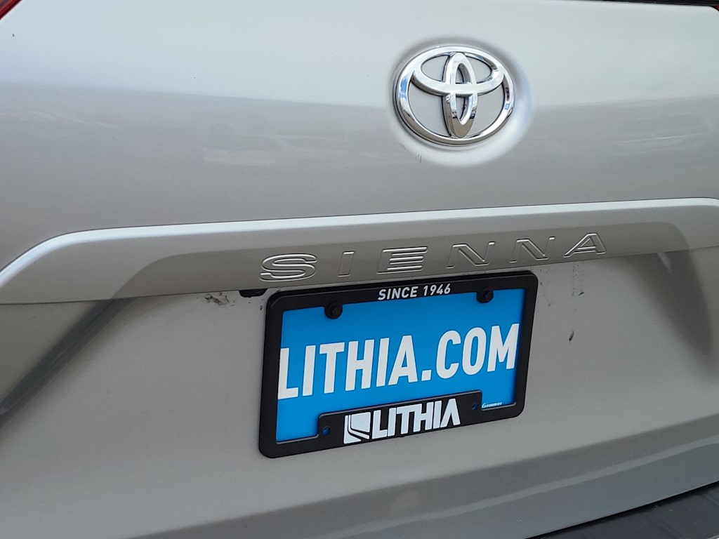 Thumbnail: 2020 Toyota Sienna - 7