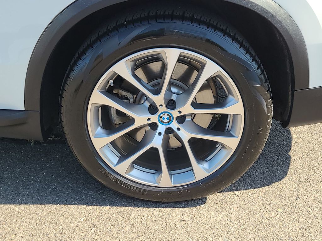 2025 BMW X5 xDrive50e 8