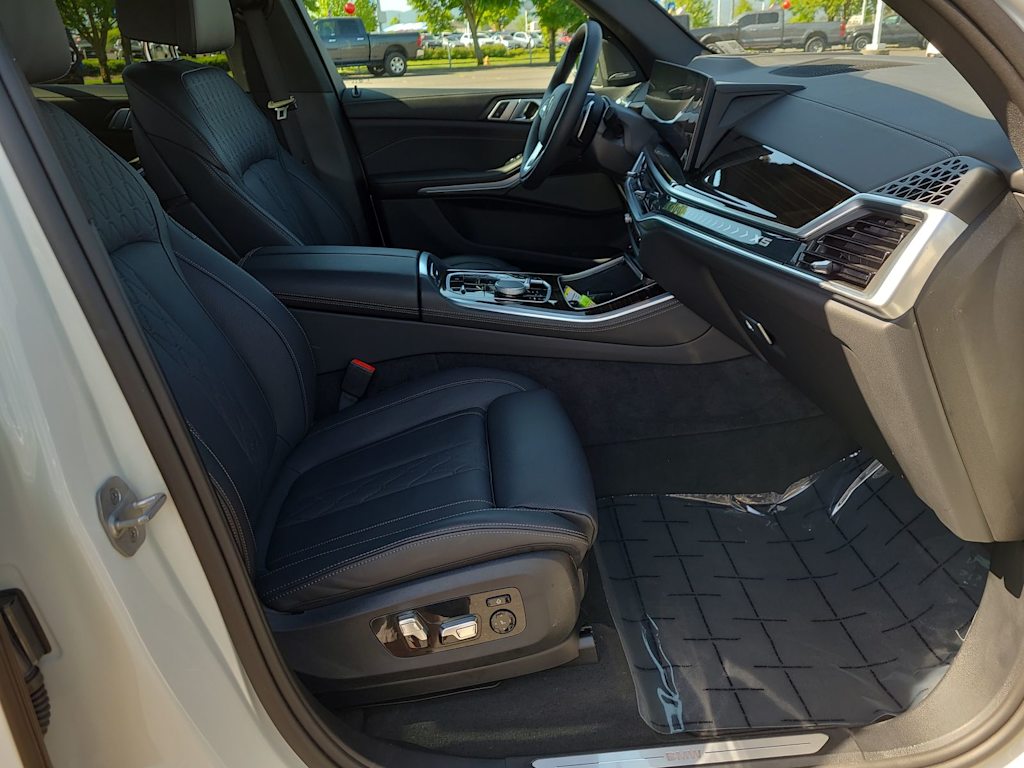 2025 BMW X5 xDrive50e 11