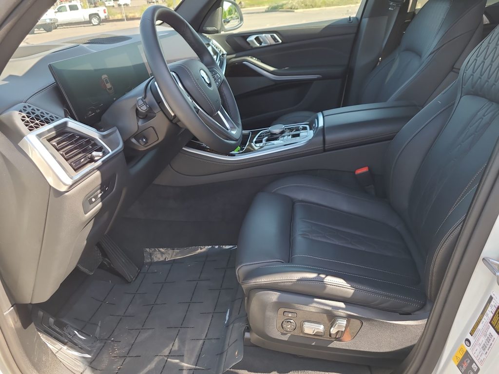 2025 BMW X5 xDrive50e 10
