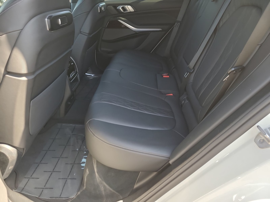 2025 BMW X5 xDrive50e 27