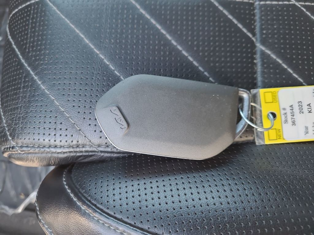 Thumbnail: 2023 Kia Telluride - 17