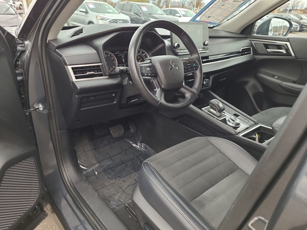 Thumbnail: 2024 Mitsubishi Outlander - 2