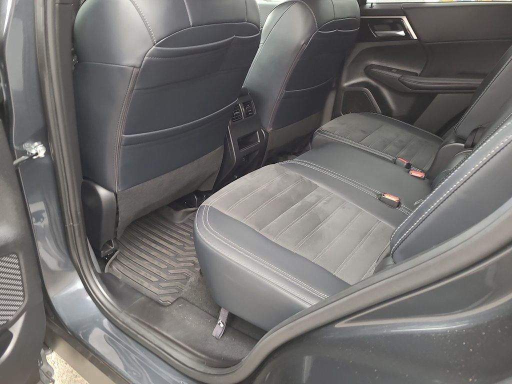 Thumbnail: 2024 Mitsubishi Outlander - 13