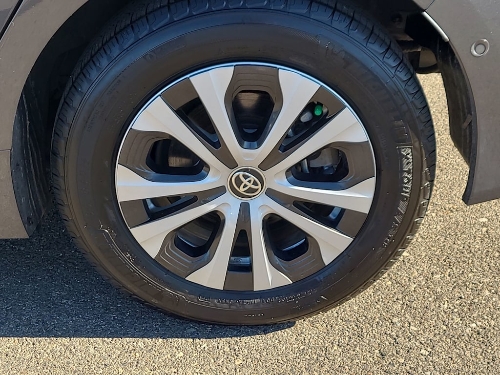 Thumbnail: 2022 Toyota Prius - 8