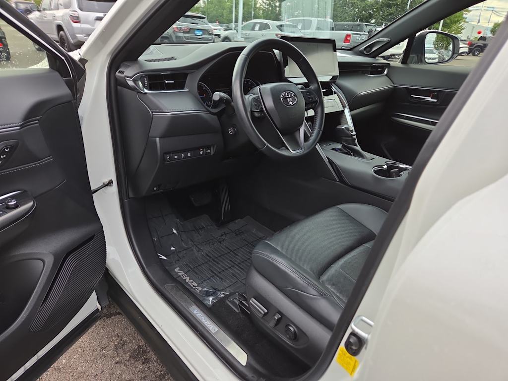 Thumbnail: 2021 Toyota Venza - 22