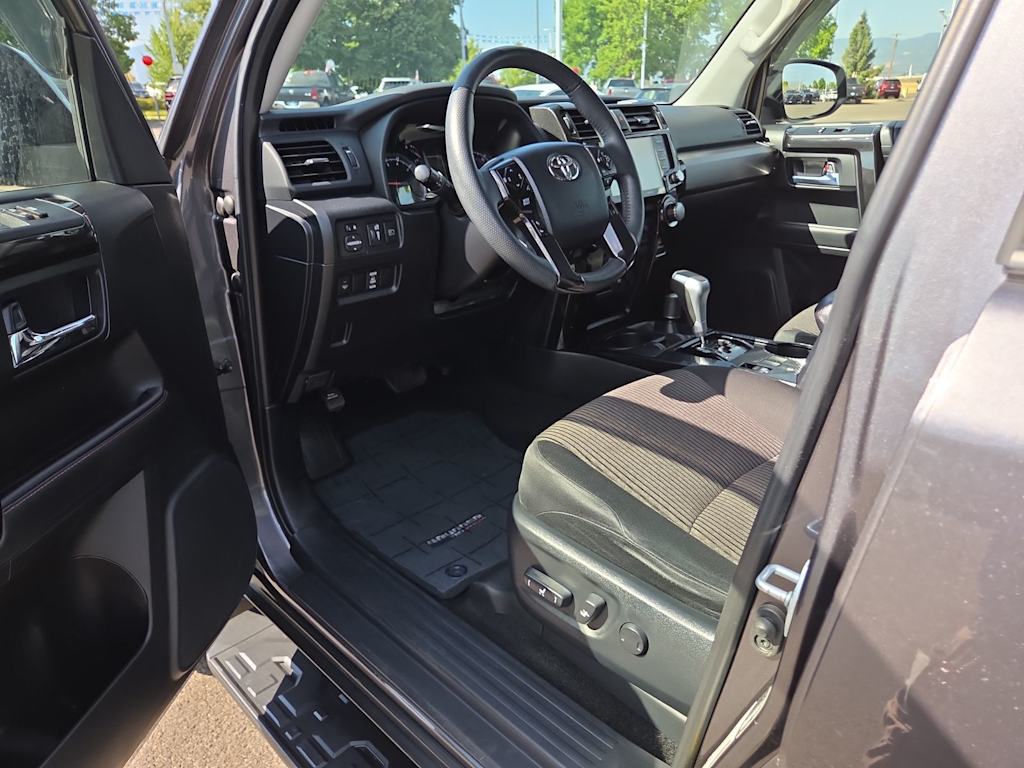 Thumbnail: 2021 Toyota 4Runner - 22