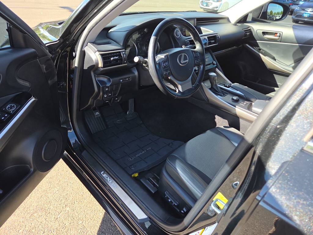 Thumbnail: 2017 Lexus IS - 22