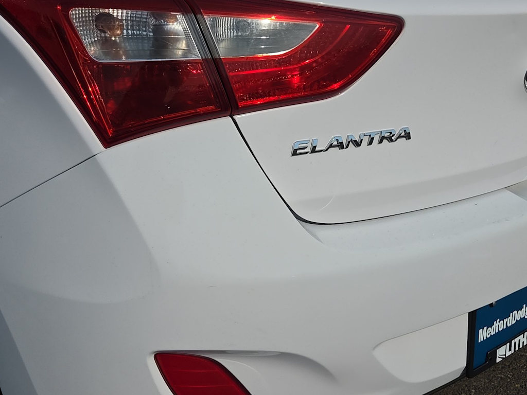 Thumbnail: 2016 Hyundai Elantra - 27