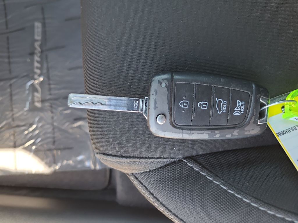 Thumbnail: 2018 Hyundai Elantra - 18