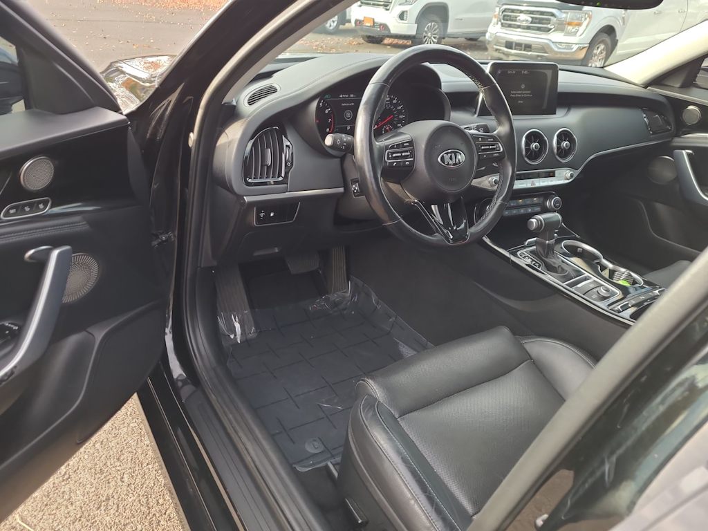 Thumbnail: 2018 Kia Stinger - 2