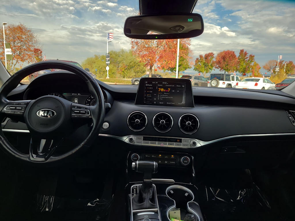 Thumbnail: 2018 Kia Stinger - 9