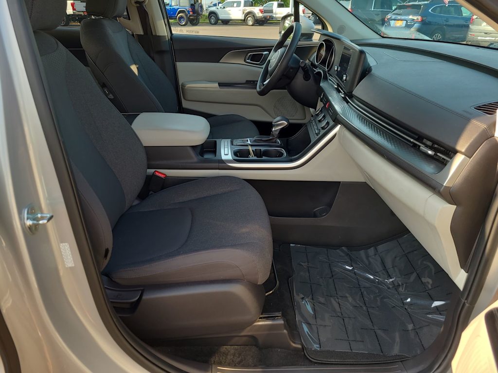Thumbnail: 2022 Kia Carnival - 28