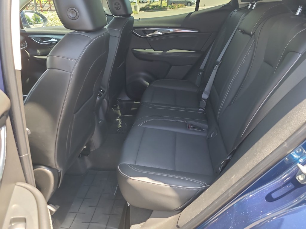 2022 Buick Envision Essence 28