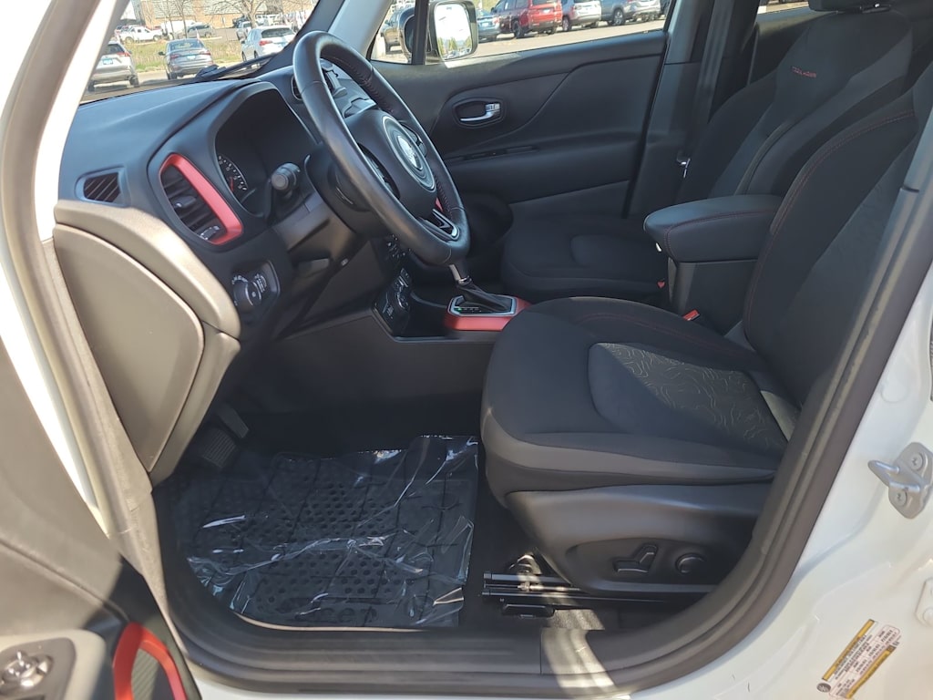 Thumbnail: 2022 Jeep Renegade - 10