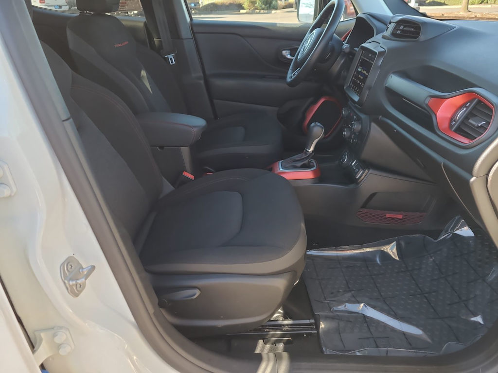 Thumbnail: 2022 Jeep Renegade - 11