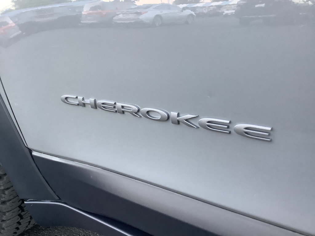 Thumbnail: 2019 Jeep Cherokee - 7
