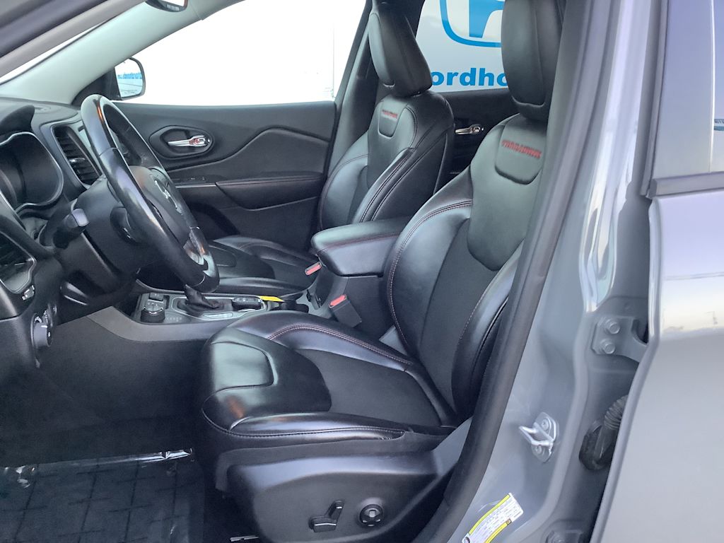 Thumbnail: 2019 Jeep Cherokee - 11
