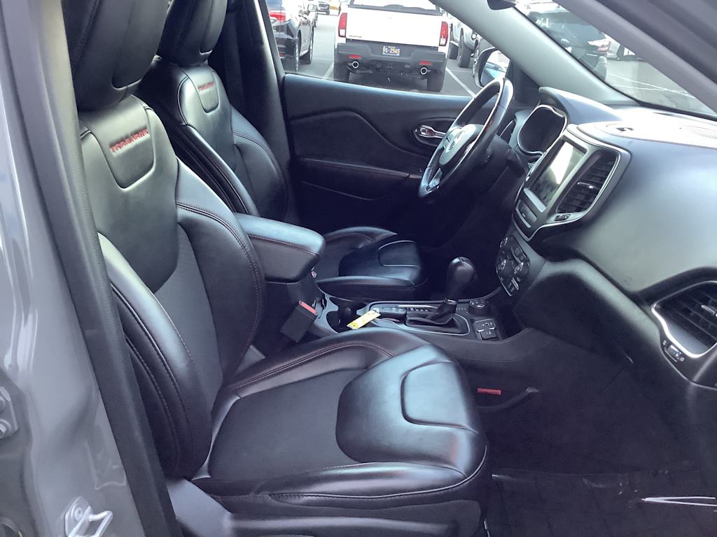 Thumbnail: 2019 Jeep Cherokee - 12