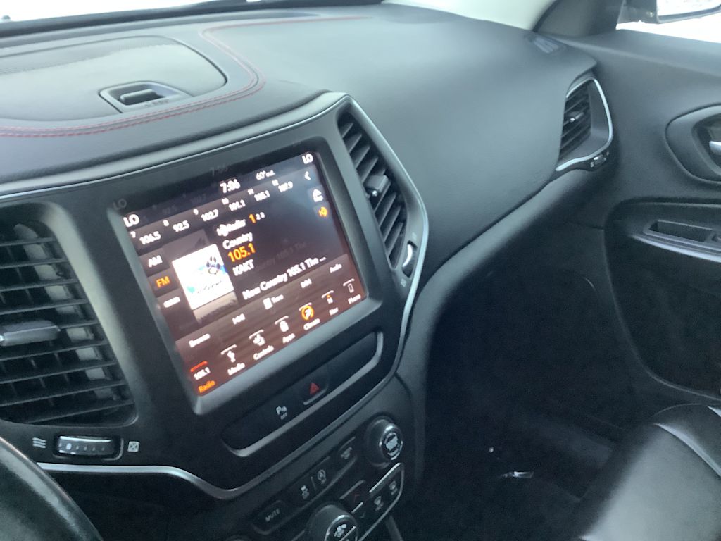 Thumbnail: 2019 Jeep Cherokee - 14