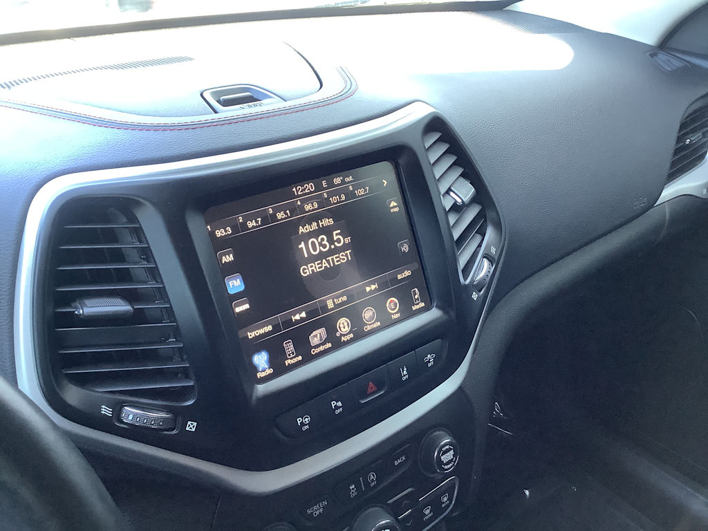 Thumbnail: 2017 Jeep Cherokee - 14