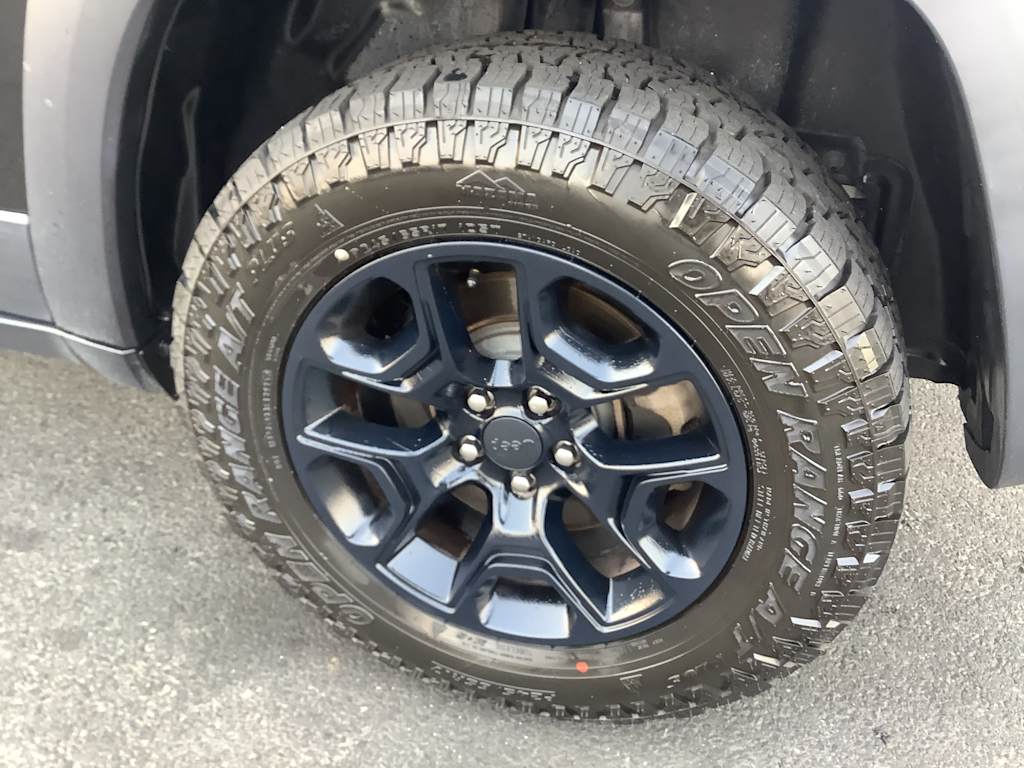 Thumbnail: 2020 Jeep Cherokee - 8