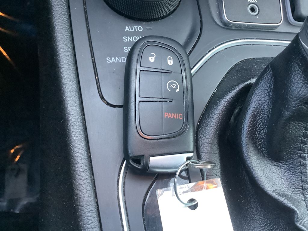 Thumbnail: 2020 Jeep Cherokee - 21