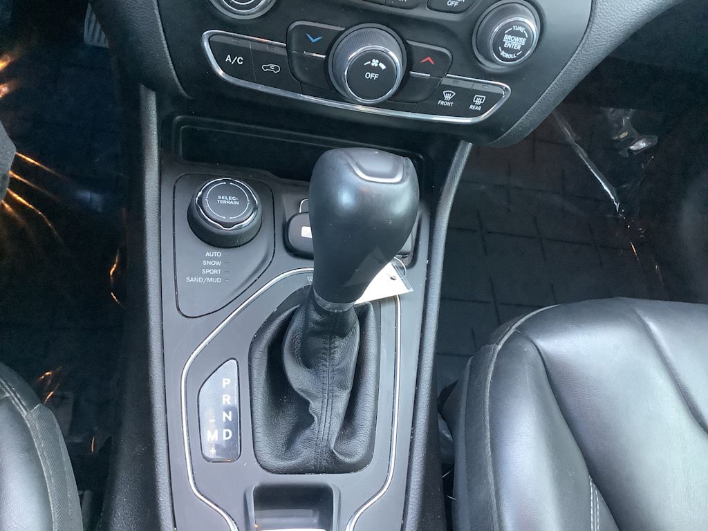 Thumbnail: 2020 Jeep Cherokee - 15