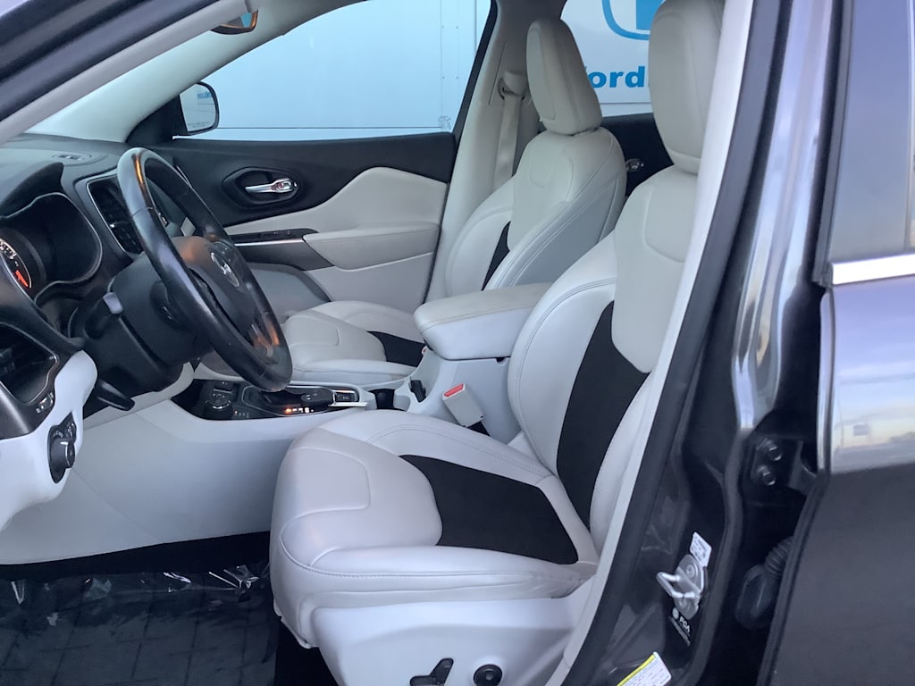 Thumbnail: 2021 Jeep Cherokee - 11