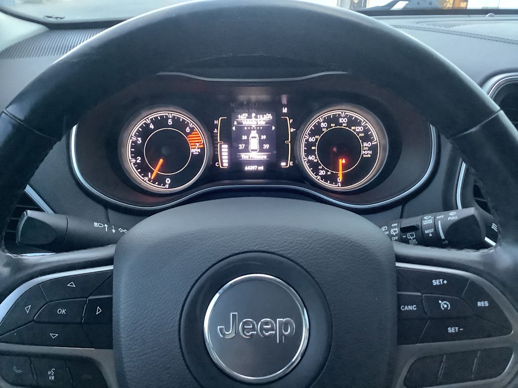 Thumbnail: 2021 Jeep Cherokee - 16