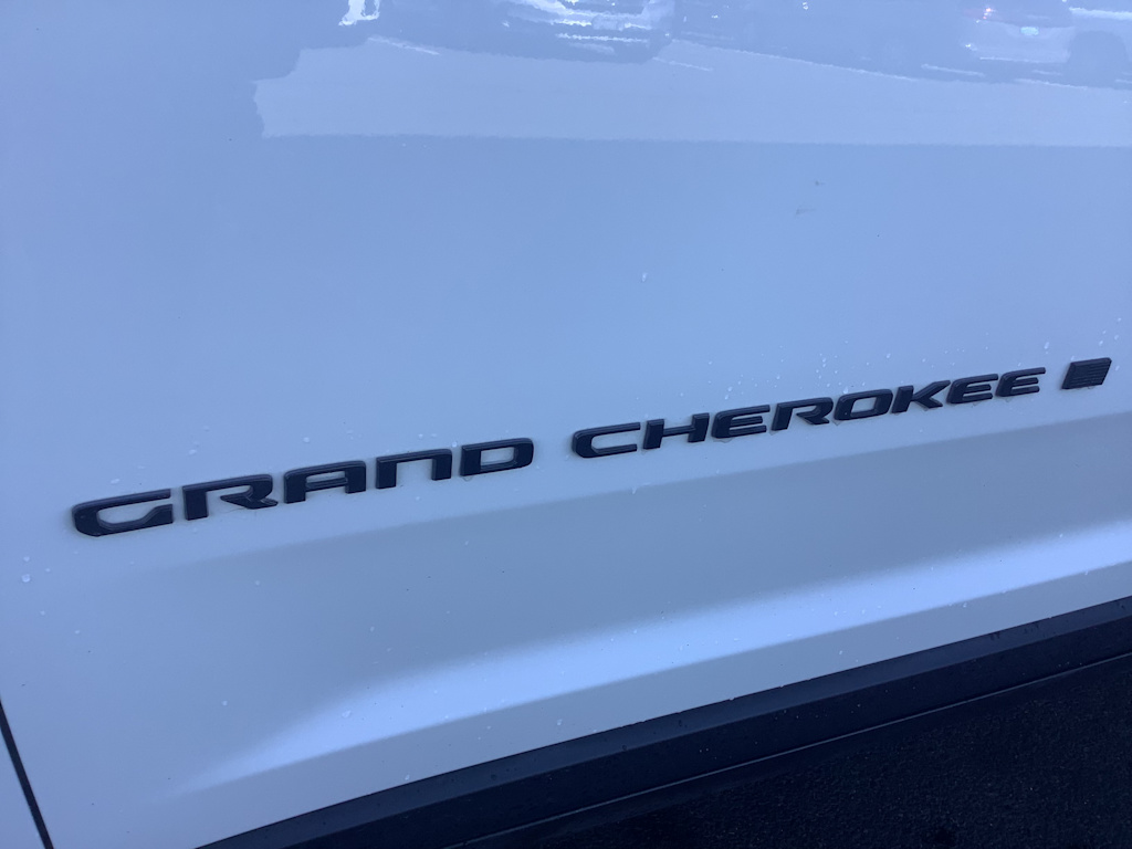 Thumbnail: 2023 Jeep Grand Cherokee - 7