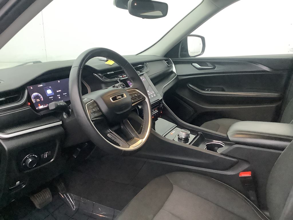 Thumbnail: 2023 Jeep Grand Cherokee L - 2