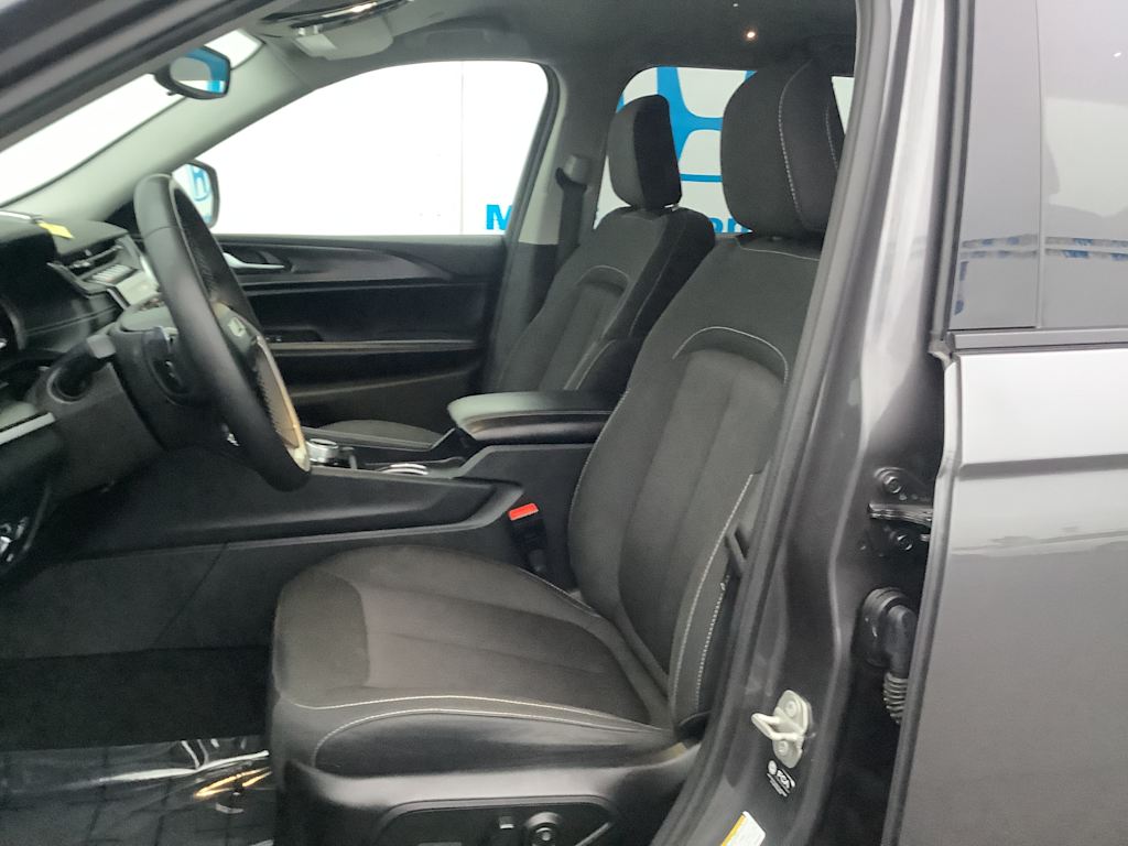 Thumbnail: 2023 Jeep Grand Cherokee L - 11