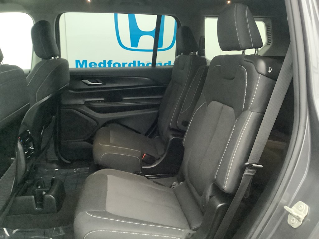 Thumbnail: 2023 Jeep Grand Cherokee L - 19