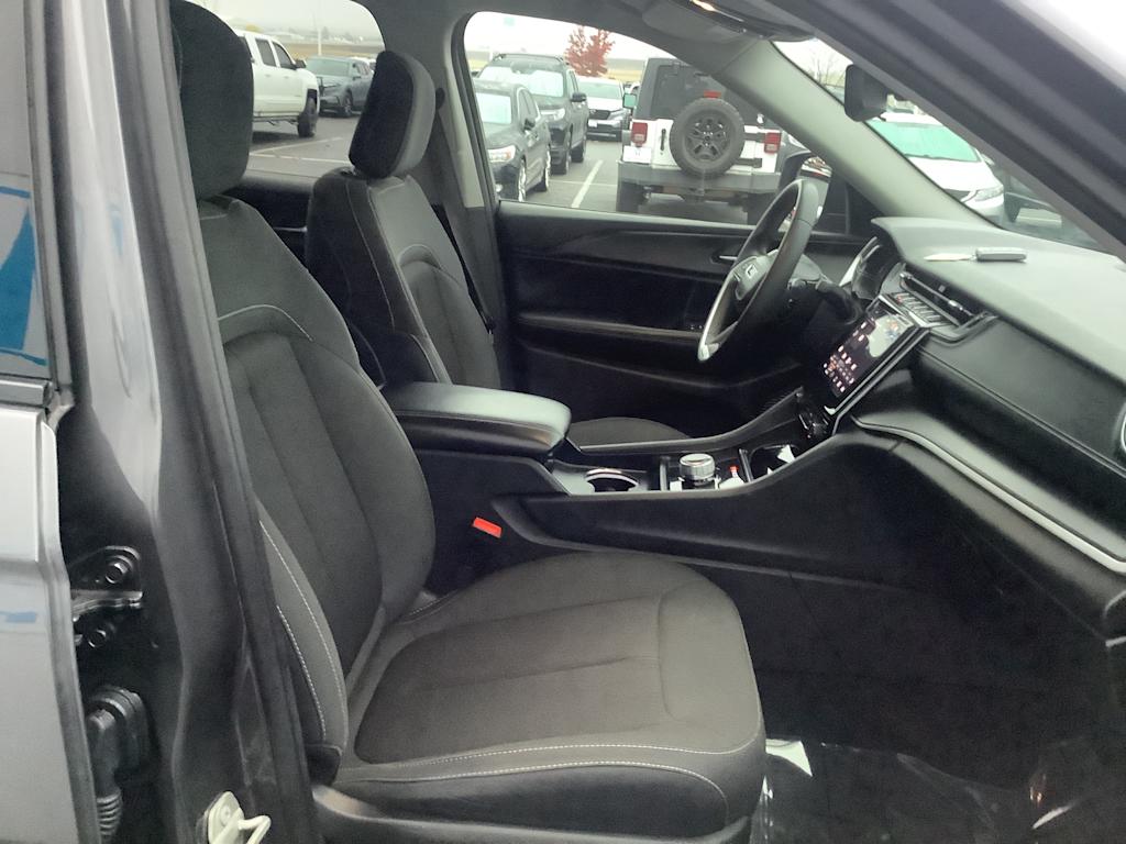 Thumbnail: 2023 Jeep Grand Cherokee L - 12