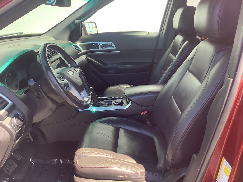 Thumbnail: 2015 Ford Explorer - 9