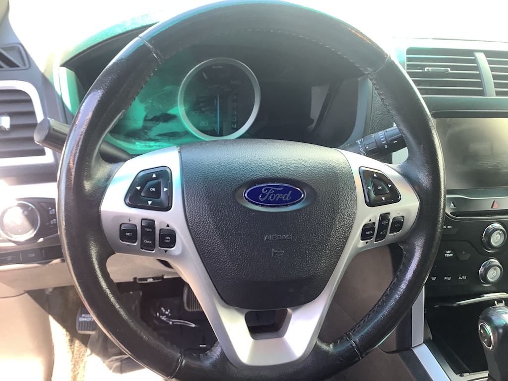 Thumbnail: 2015 Ford Explorer - 8