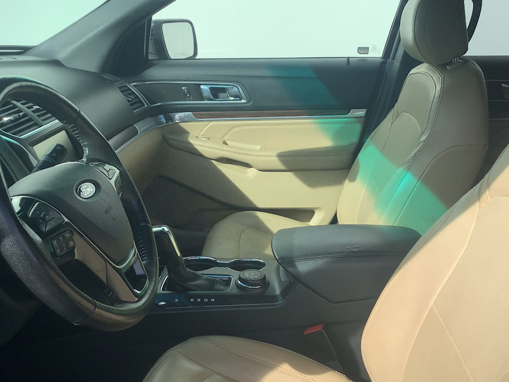 Thumbnail: 2016 Ford Explorer - 10