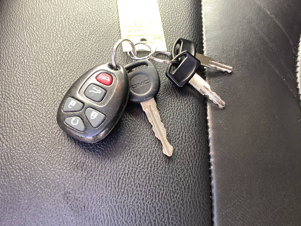 Thumbnail: 2015 GMC Acadia - 18