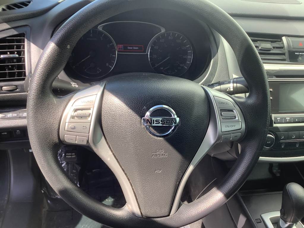 Thumbnail: 2017 Nissan Altima - 10
