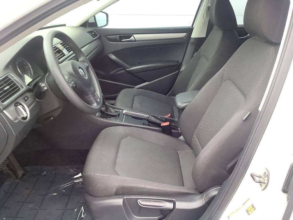 Thumbnail: 2013 Volkswagen Passat - 11