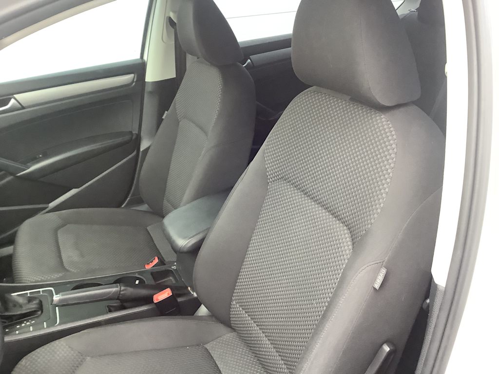 Thumbnail: 2013 Volkswagen Passat - 12