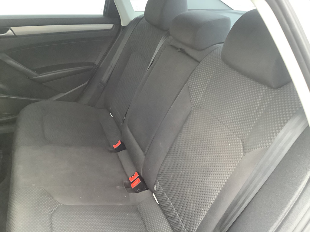 Thumbnail: 2013 Volkswagen Passat - 13