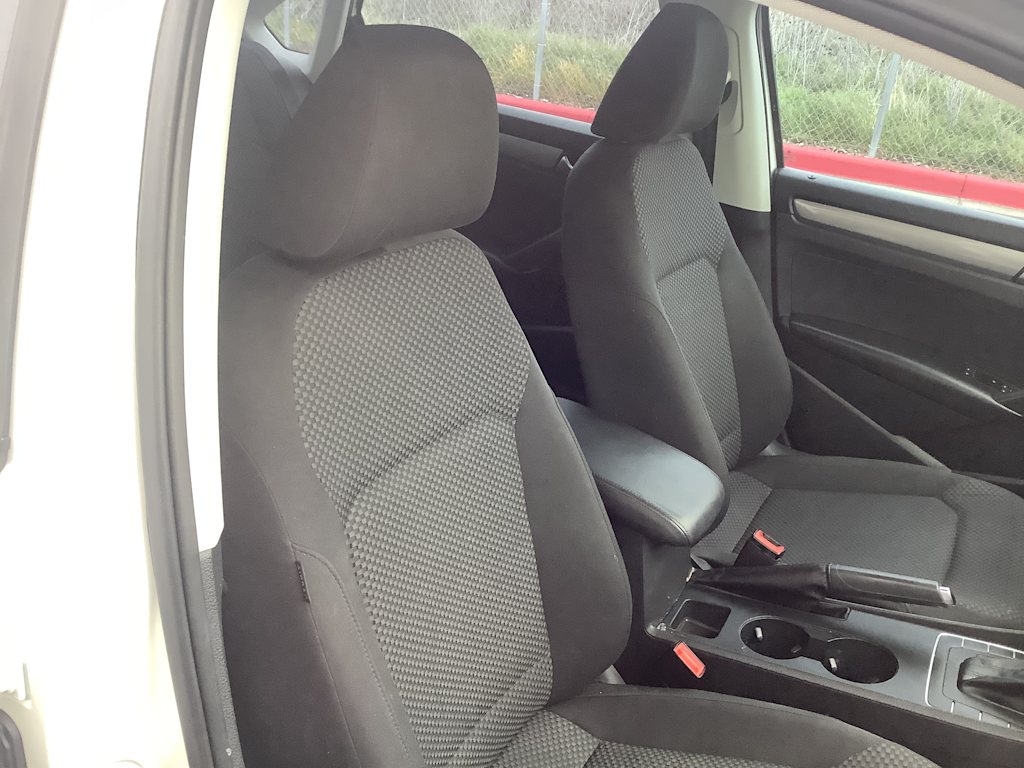 Thumbnail: 2013 Volkswagen Passat - 21