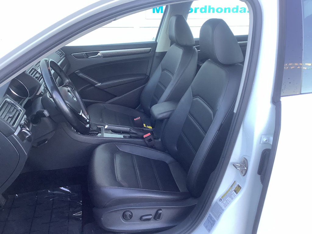 2018 Volkswagen Passat SE 11