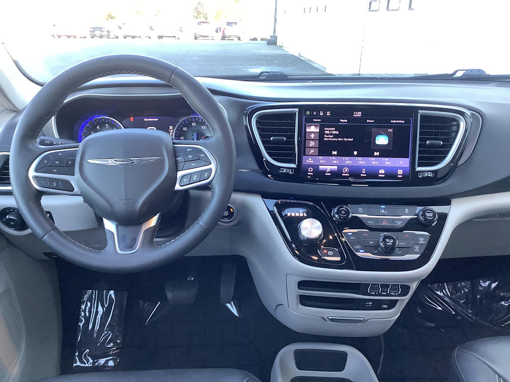 Thumbnail: 2022 Chrysler Pacifica - 10