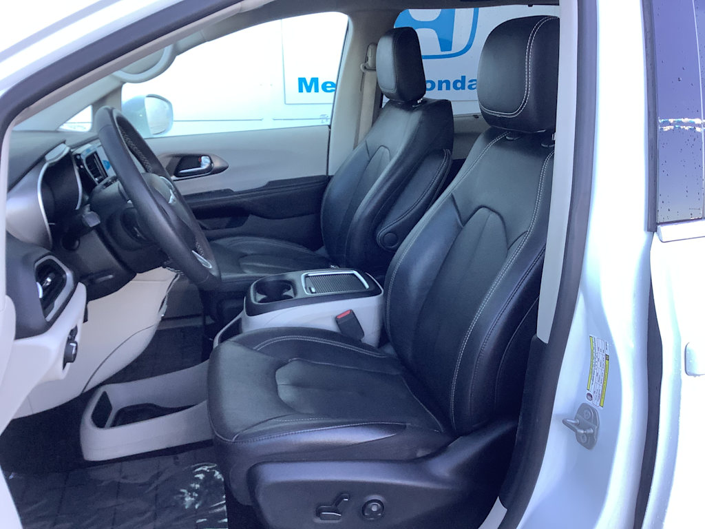 Thumbnail: 2022 Chrysler Pacifica - 11